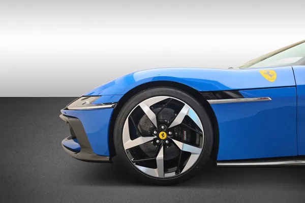 Car image 9