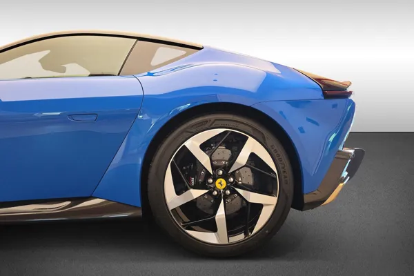 Car image 10