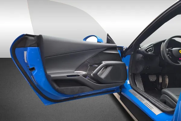 Car image 12