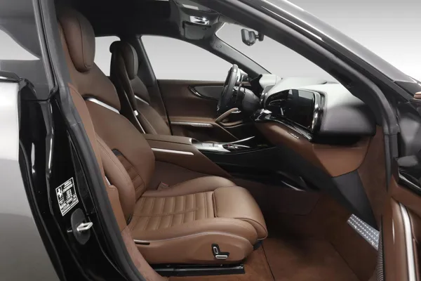 Car image 12