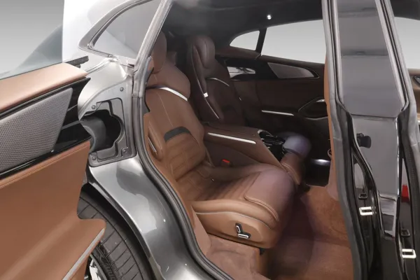 Car image 13