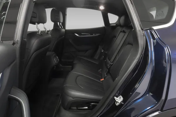 Car image 13