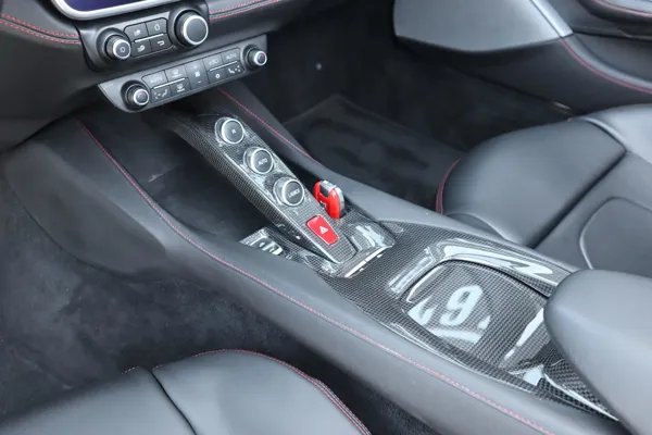Car image 12