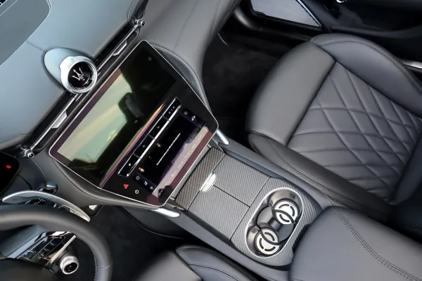 Car image 12