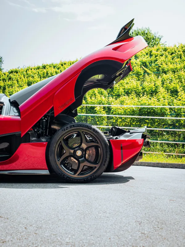 Car image 8