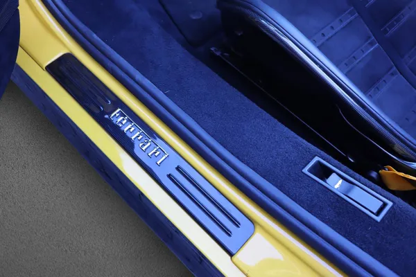 Car image 13