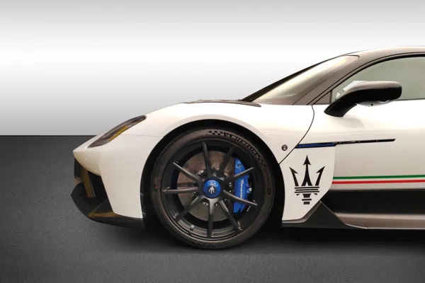 Car image 10