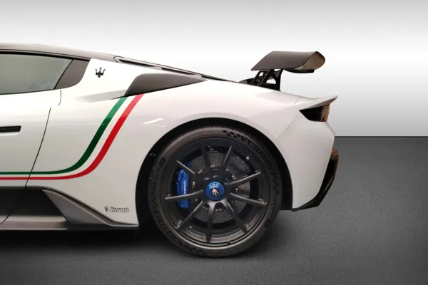 Car image 11