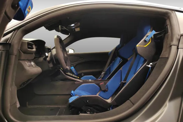 Car image 12