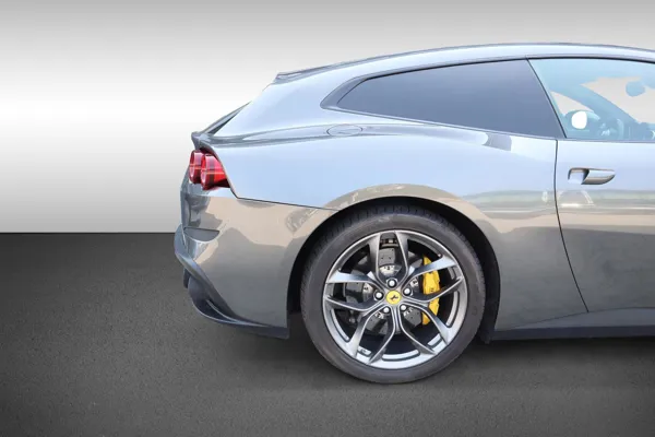 Car image 9