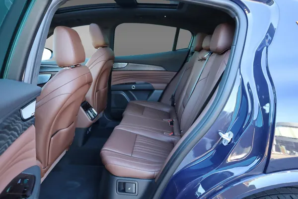 Car image 13