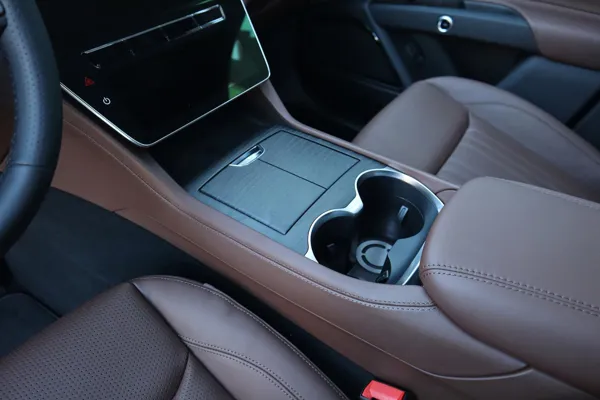 Car image 15