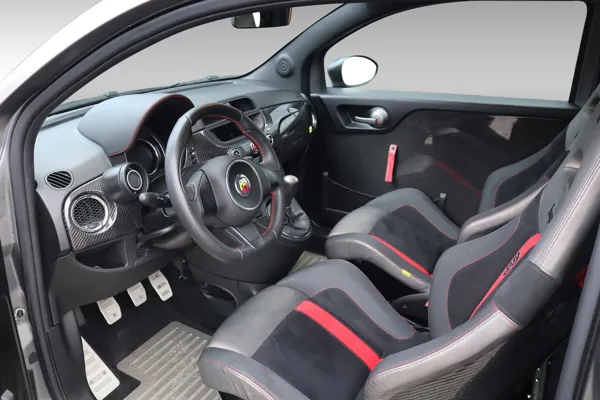 Car image 9