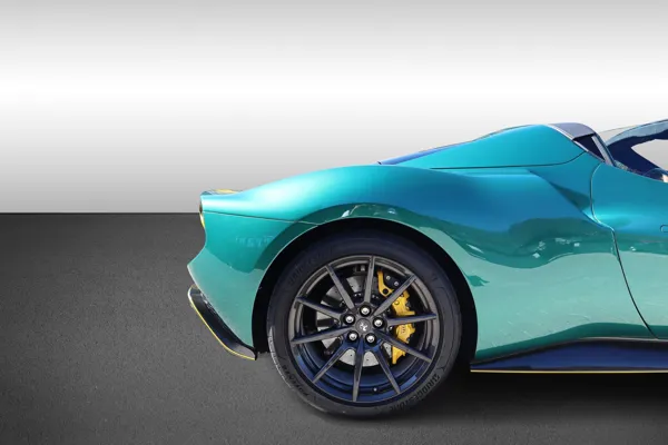 Car image 9