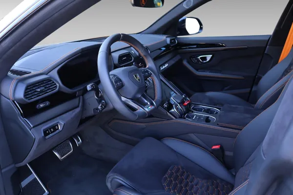 Car image 14