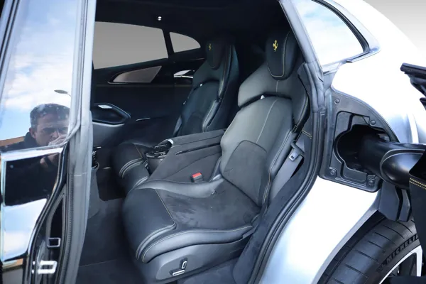 Car image 13