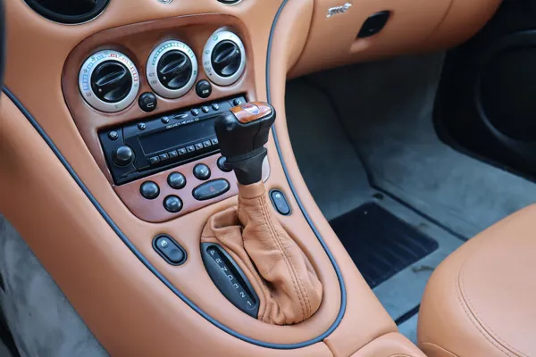 Car image 11