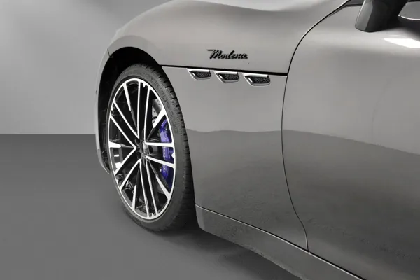 Car image 9