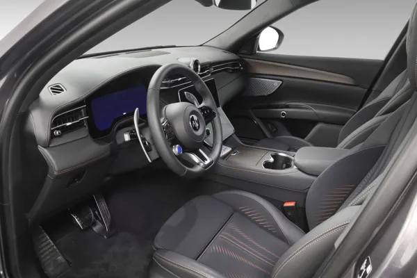 Car image 11