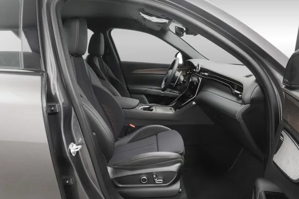 Car image 13