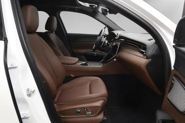 Car image 13