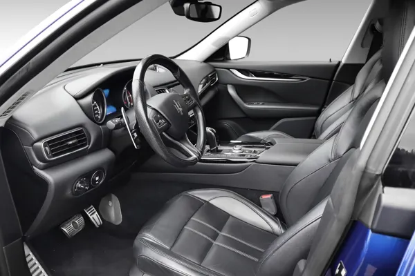 Car image 10