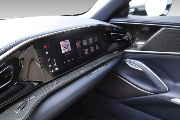 Car image 12