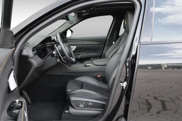 Car image 11