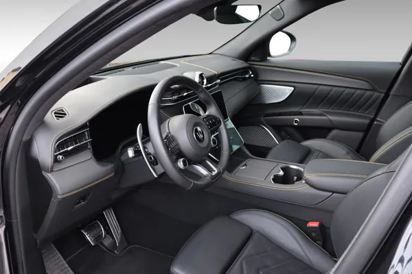 Car image 12