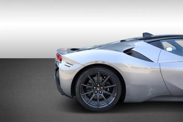 Car image 9