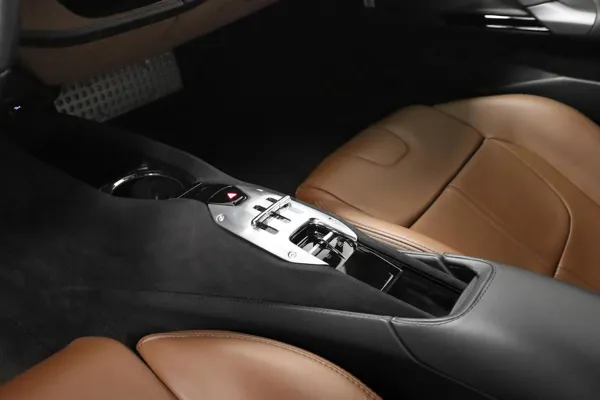 Car image 13