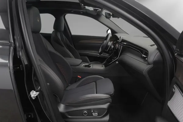 Car image 13