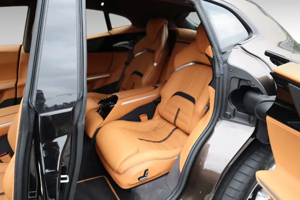 Car image 10