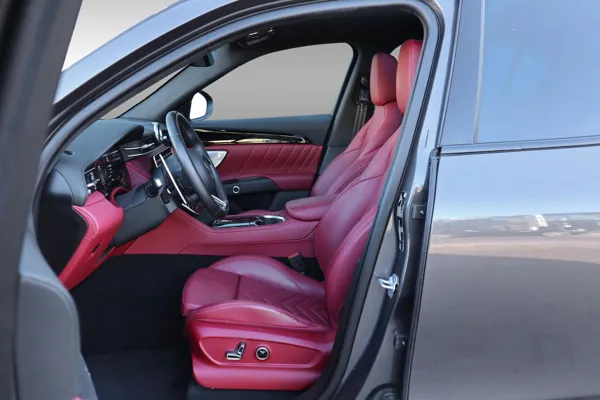 Car image 12