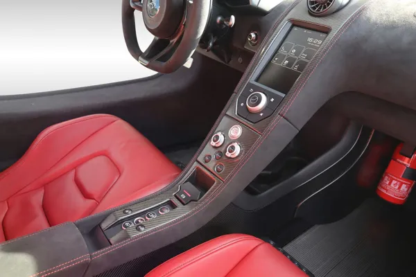 Car image 11