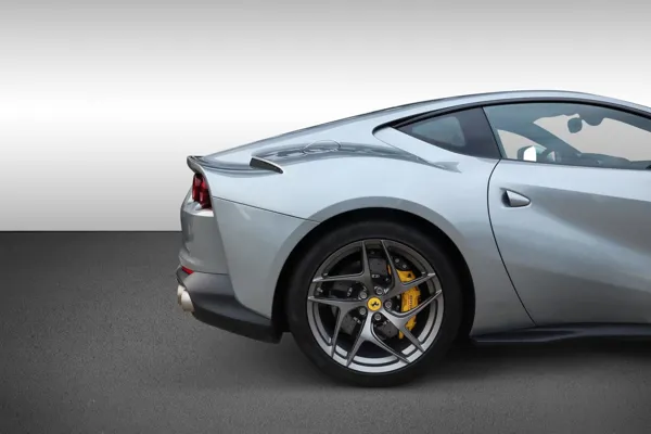 Car image 9