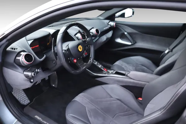 Car image 11
