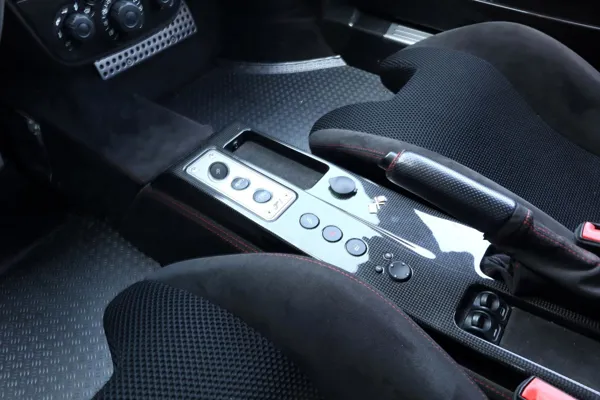 Car image 14