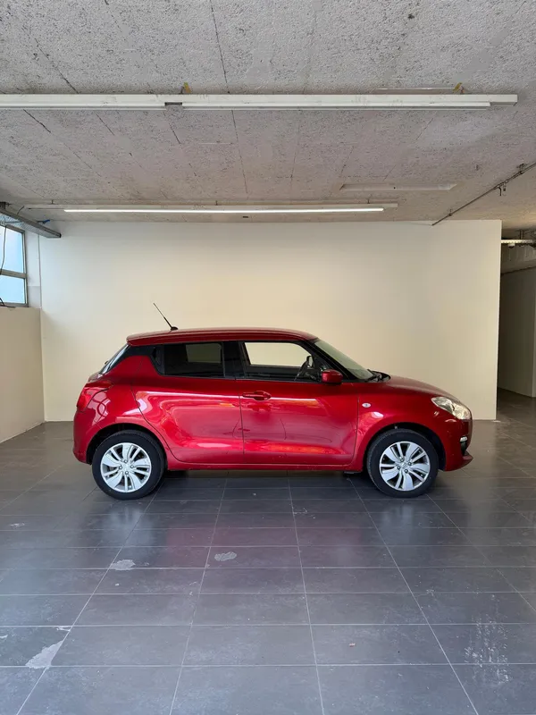 Car image 4