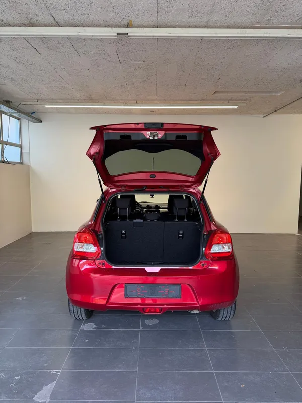 Car image 11