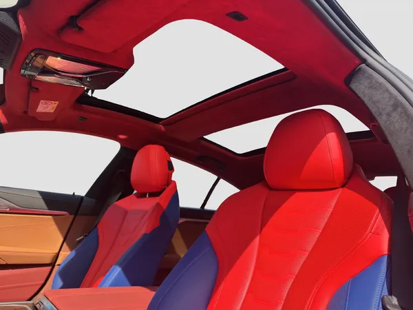 Car image 12