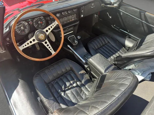 Car image 11