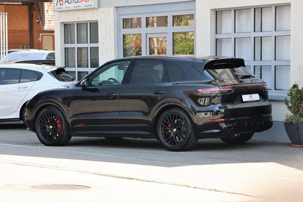 Car image 5