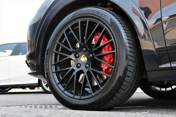 Car image 8