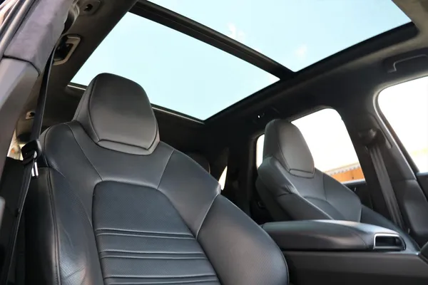 Car image 23