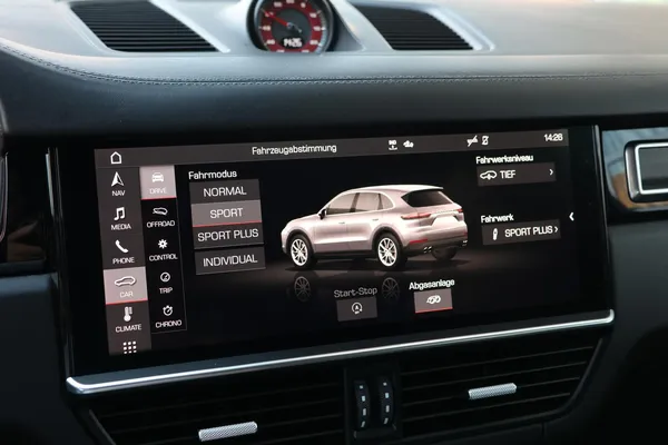 Car image 25