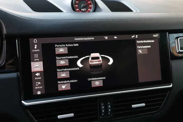 Car image 26