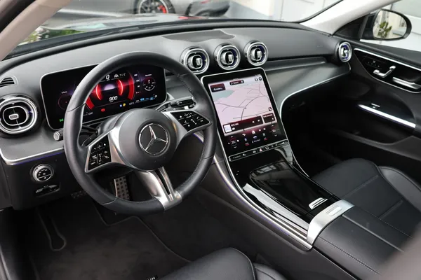 Car image 10