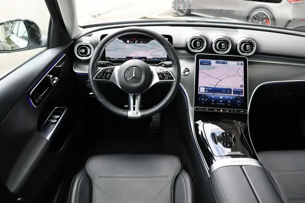 Car image 15