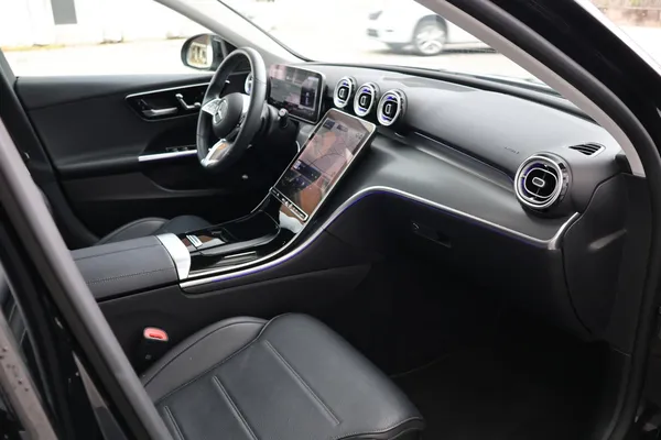 Car image 19